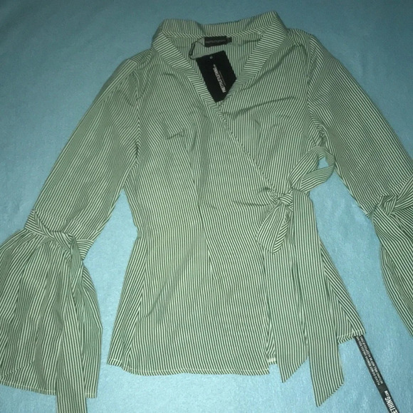 𝅺PRETTYLITTLETHING wrap blouse bell sleeves green white pinstriped NEW size 6 - Picture 1 of 11